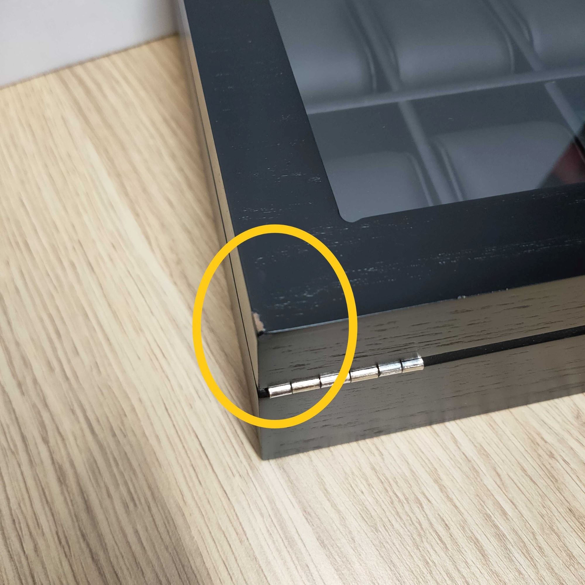 Seconds - 12 Slots Black Wooden Watch Box Seconds Clinks