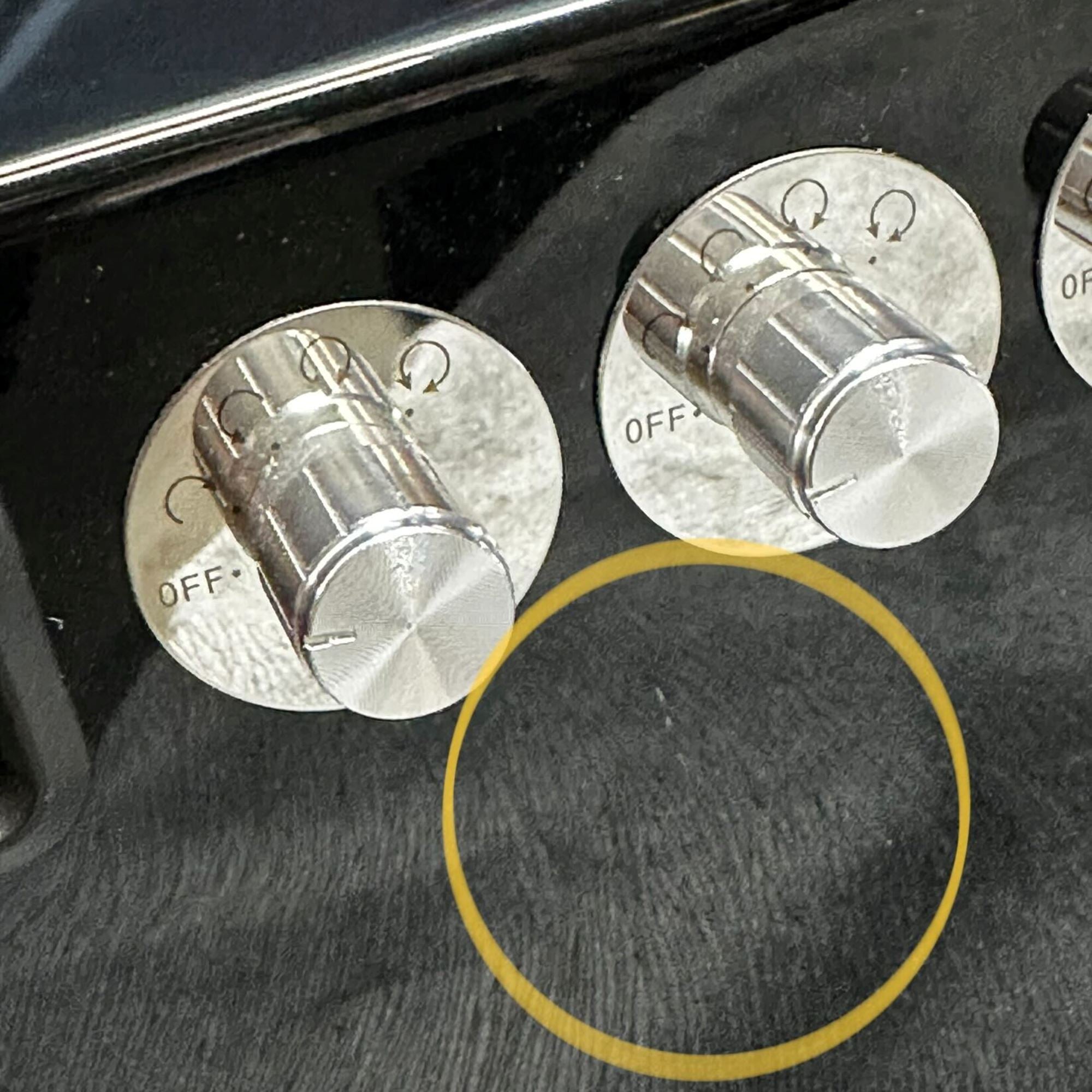 Seconds - Theodore Watch Winder for 3 Black Seconds Clinks