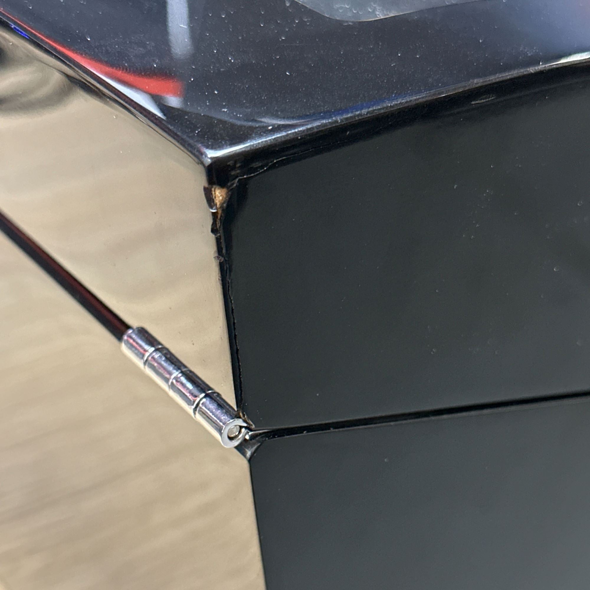 Seconds - Avoca Watch Winder Box for 8 + 8 Watches in Black (a) Seconds Clinks 