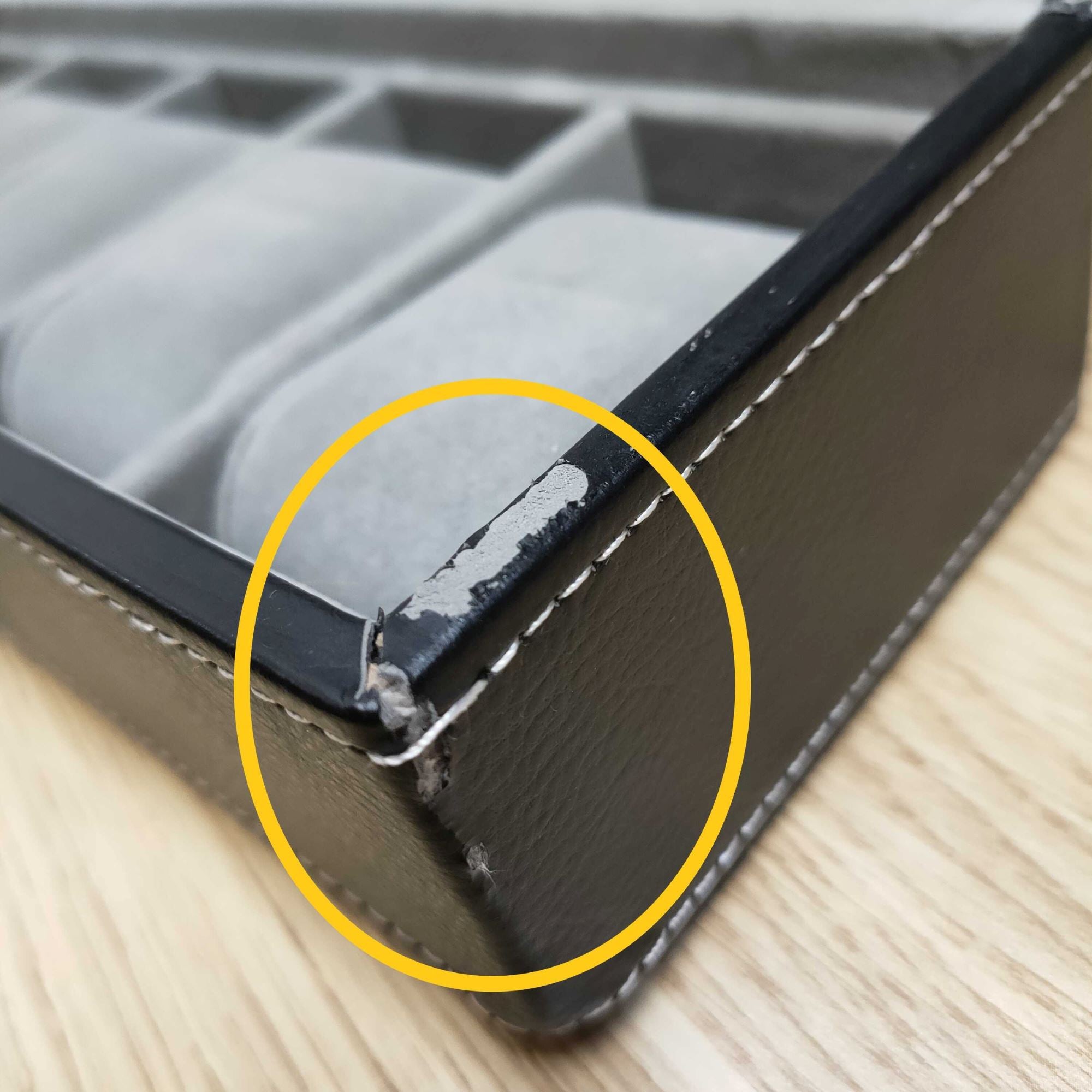 Seconds - Leather Watch Box for 5 Watches in Black Seconds Clinks 