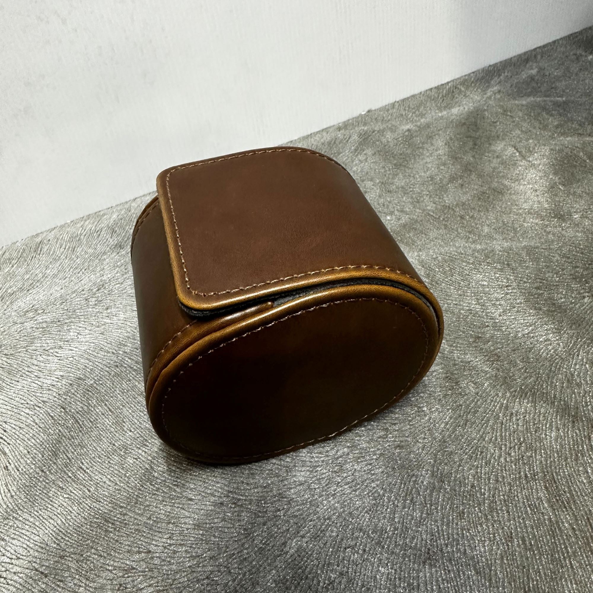 Seconds - Travel Watch Roll Case for 1 in Brown Vegan Leather Seconds Clinks 