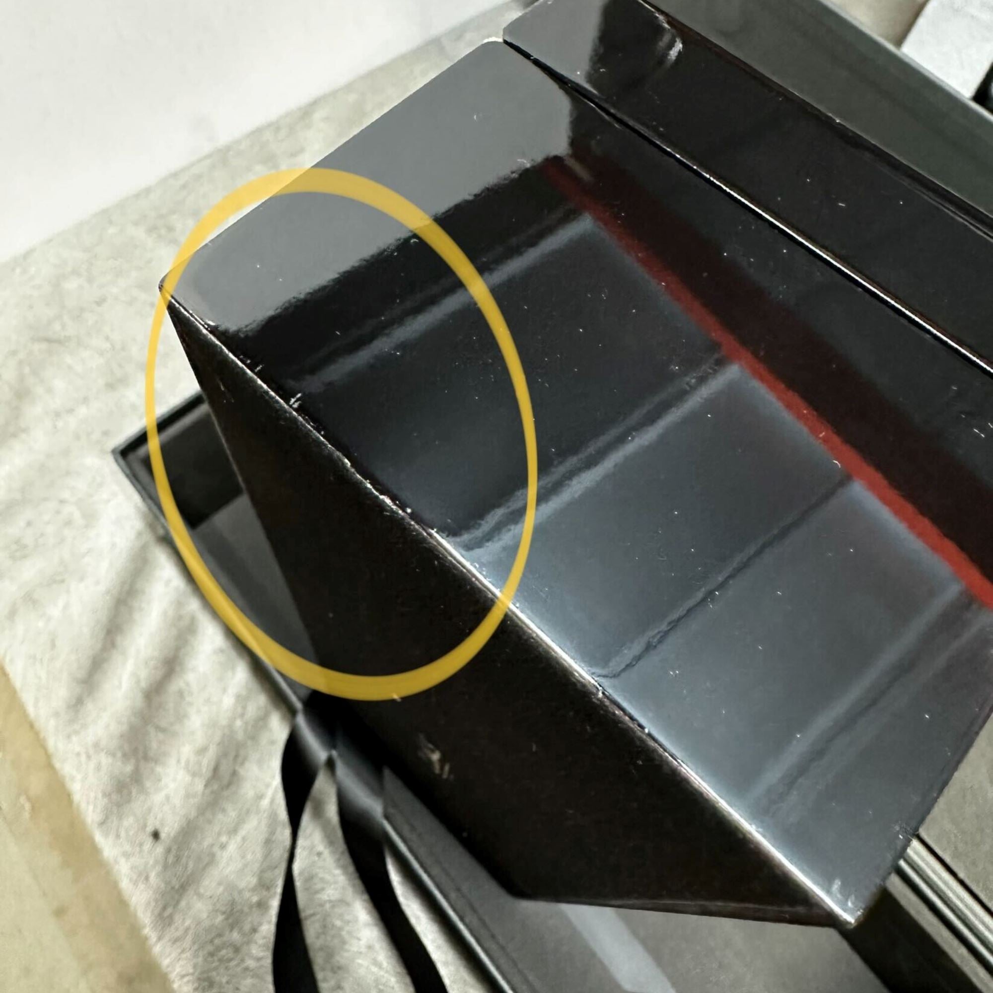 Seconds - Long Watch Box with Glass Top 6 Compartments Black Seconds Clinks 