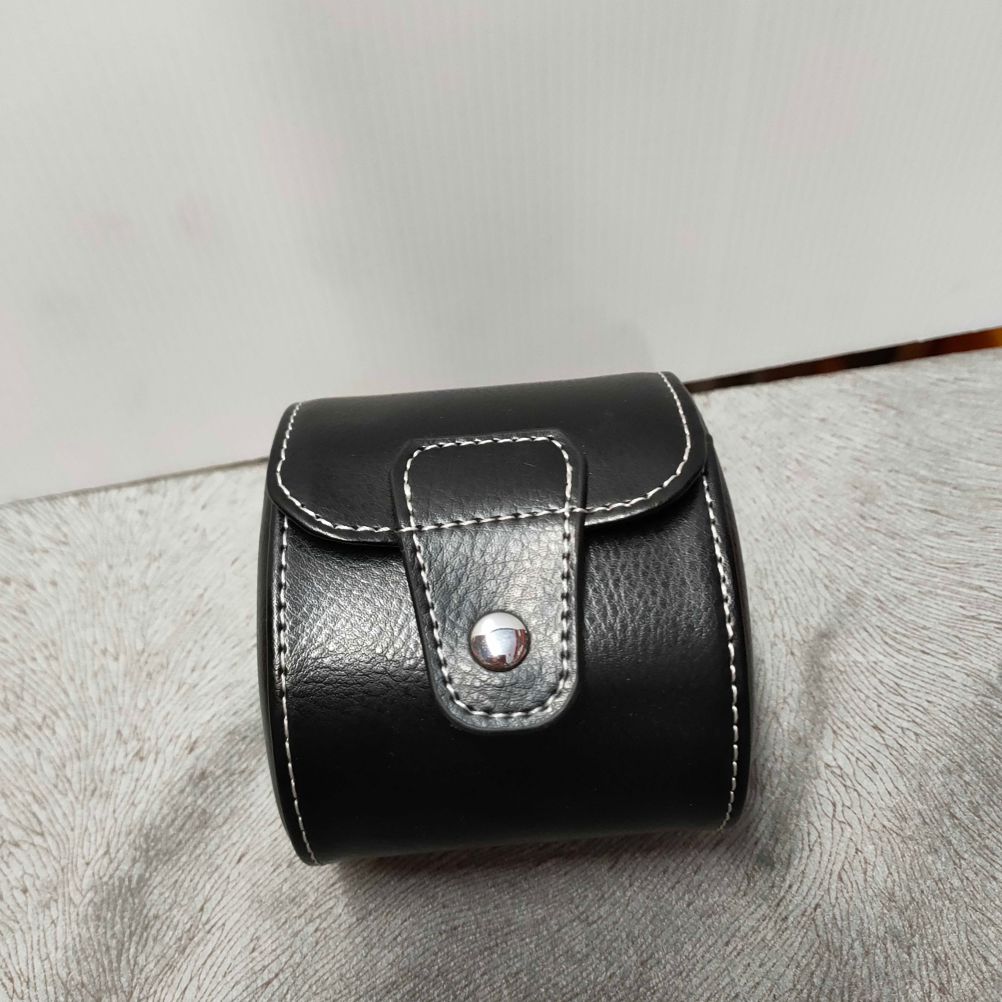 Seconds - Travel Watch Roll Case for 1 in Black Genuine Leather